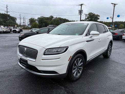 Used 2021 Lincoln Nautilus FWD image 3