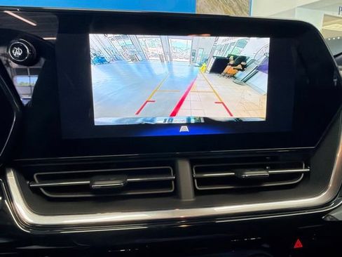 Used 2024 Chevrolet Trax RS FWD image 14