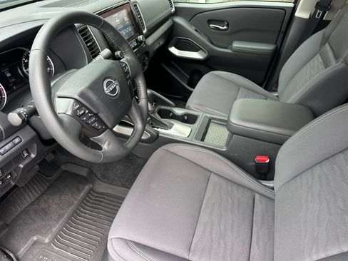 Certified 2024 Nissan Frontier SV w/ Hardbody Edition AWD/4WD image 9