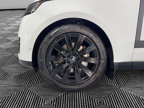 New 2025 Land Rover Range Rover SE image 14