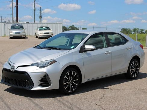 Used 2019 Toyota Corolla SE FWD image 2