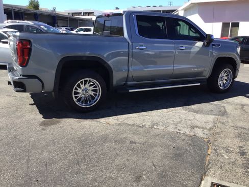 Used 2024 GMC Sierra 1500 Denali w/ Technology Package AWD/4WD image 4