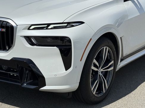 Used 2025 BMW X7 M60i w/ Climate Comfort Package image 11