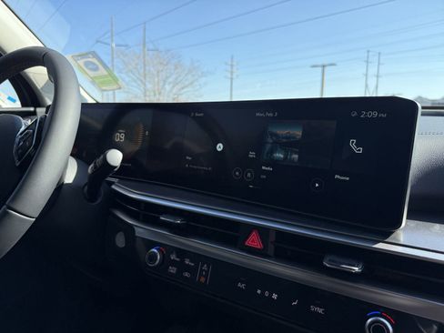 New 2025 Kia Sorento S w/ Panoramic Sunroof Package image 8