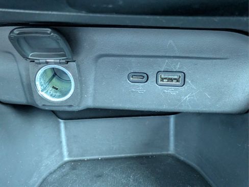 Used 2025 Chevrolet Trax LT FWD image 19