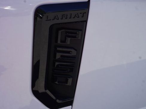 Certified 2022 Ford F250 Lariat w/ Black Appearance Package image 32