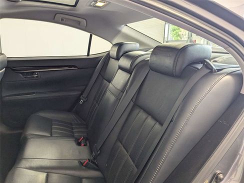 Used 2016 Lexus ES 350 w/ Luxury Package w/Wood Trim image 31