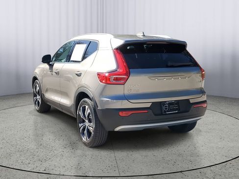 Used 2022 Volvo XC40 T5 Inscription w/ Advanced Package image 6
