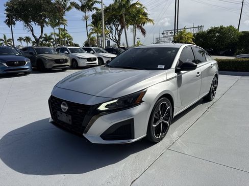 Used 2023 Nissan Altima 2.5 SR FWD image 9
