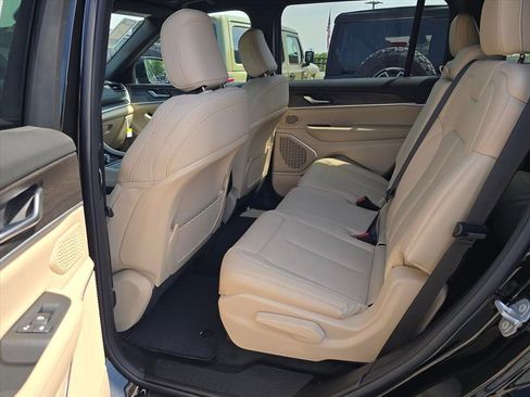 New 2026 Jeep Grand Cherokee L Limited AWD/4WD image 6