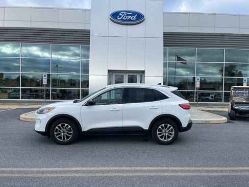 Used 2022 Ford Escape SE image 1