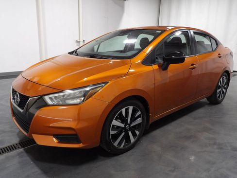 Used 2022 Nissan Versa SR FWD image 4