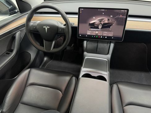 Used 2024 Tesla Model Y 2WD image 23
