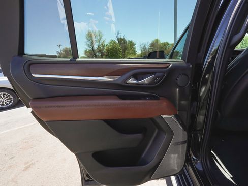 Used 2023 GMC Yukon Denali Ultimate AWD/4WD image 13