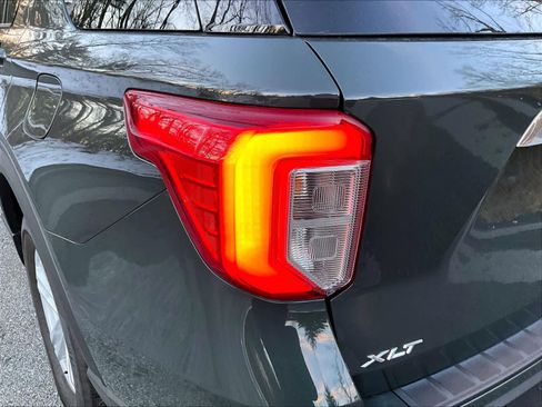 Used 2024 Ford Explorer XLT image 32
