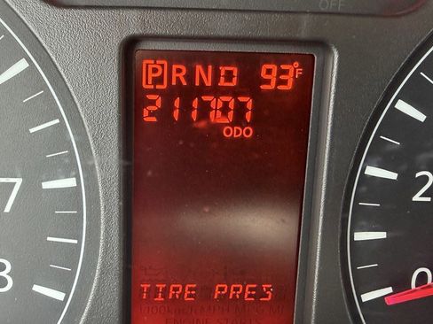 Used 2020 Nissan NV 1500 SV image 12