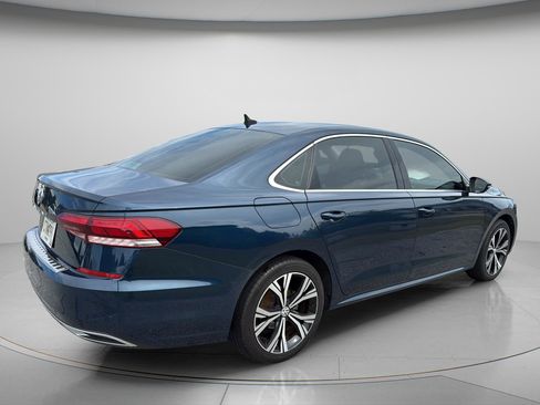 Used 2021 Volkswagen Passat 2.0T SE FWD image 5