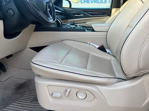 Used 2022 Cadillac Escalade Premium Luxury RWD image 10