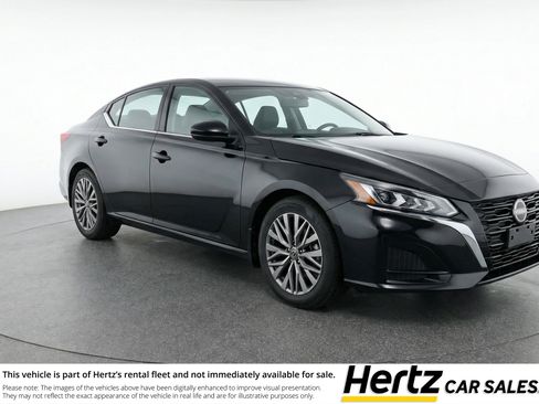 Used 2025 Nissan Altima 2.5 SV image 1