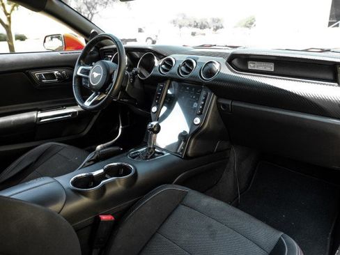 Used 2017 Ford Mustang Coupe RWD image 12