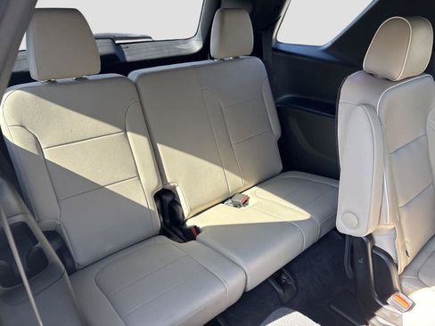 Used 2023 Chevrolet Traverse Premier AWD/4WD image 28