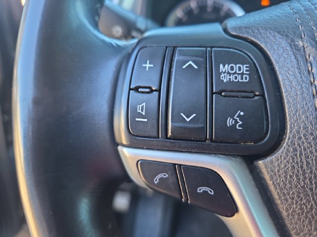 Used 2017 Toyota Highlander XLE AWD/4WD image 33