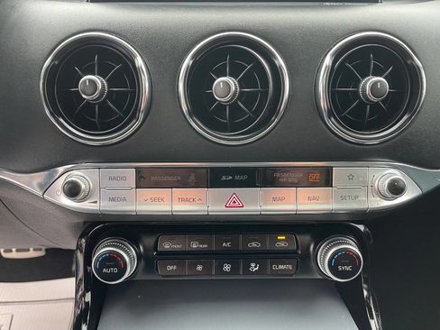 Used 2019 Kia Stinger GT1 image 16