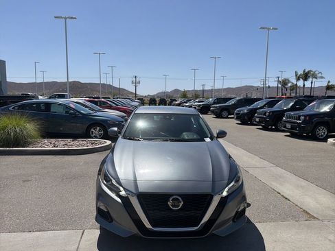 Used 2022 Nissan Altima 2.5 SV FWD image 3