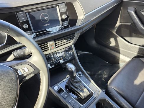 Used 2021 Volkswagen Jetta SE w/ SE Cold Weather Package image 29