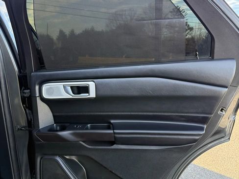 Used 2020 Ford Explorer Platinum w/ Premium Technology Package image 44