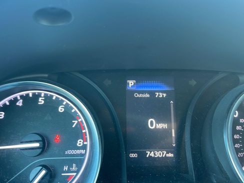 Used 2018 Toyota Camry LE FWD image 10