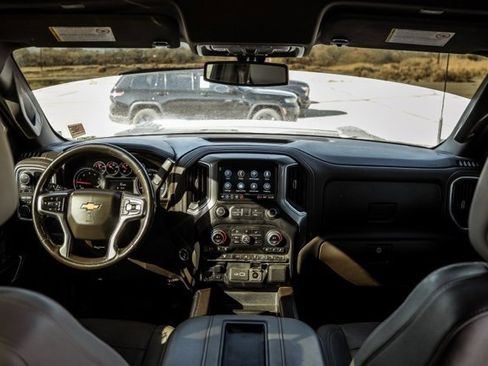 Used 2022 Chevrolet Silverado 2500 LTZ w/ LTZ Convenience Package image 17