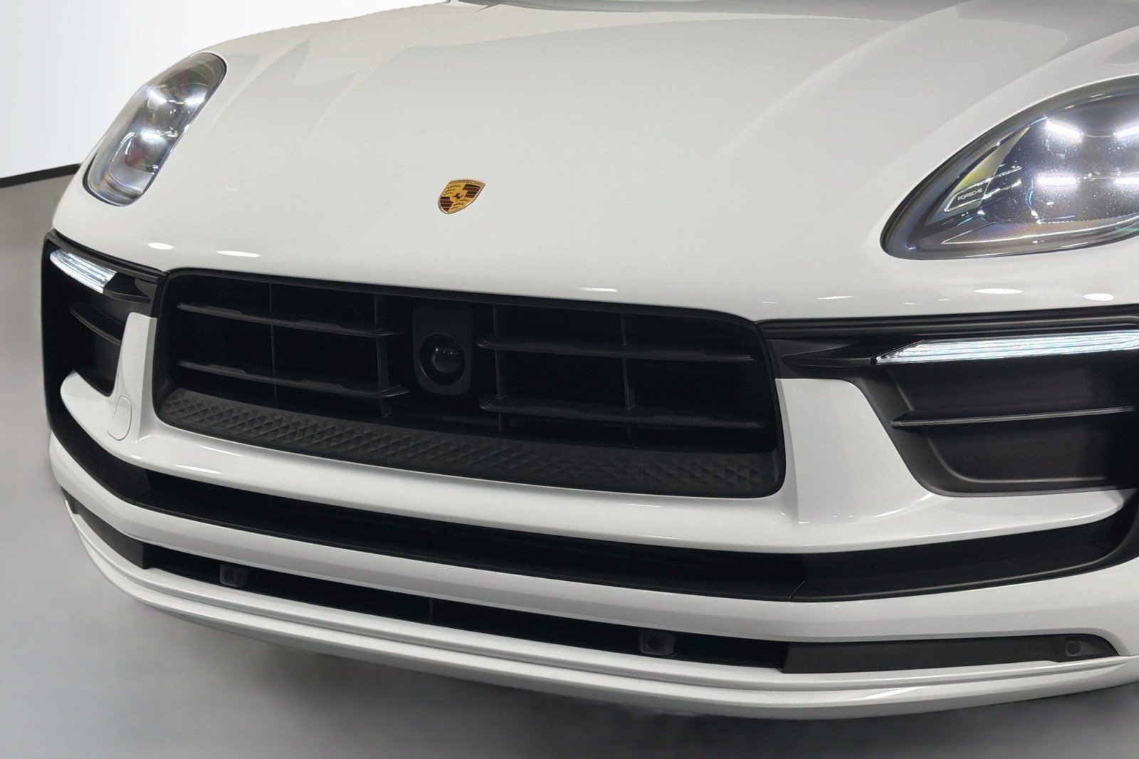 Used 2023 Porsche Macan AWD/4WD image 12