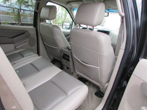 Used 2006 Ford Explorer XLT image 24