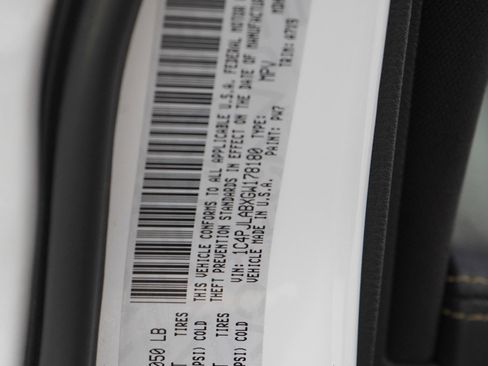 Used 2016 Jeep Cherokee Sport FWD image 27