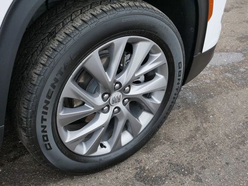 Used 2025 Buick Enclave Preferred image 9