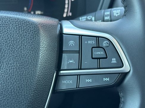 Certified 2025 Toyota Grand Highlander FWD image 33