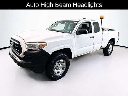 Used 2022 Toyota Tacoma SR AWD/4WD image 2