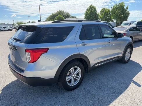 Used 2023 Ford Explorer XLT w/ Equipment Group 202A RWD image 5