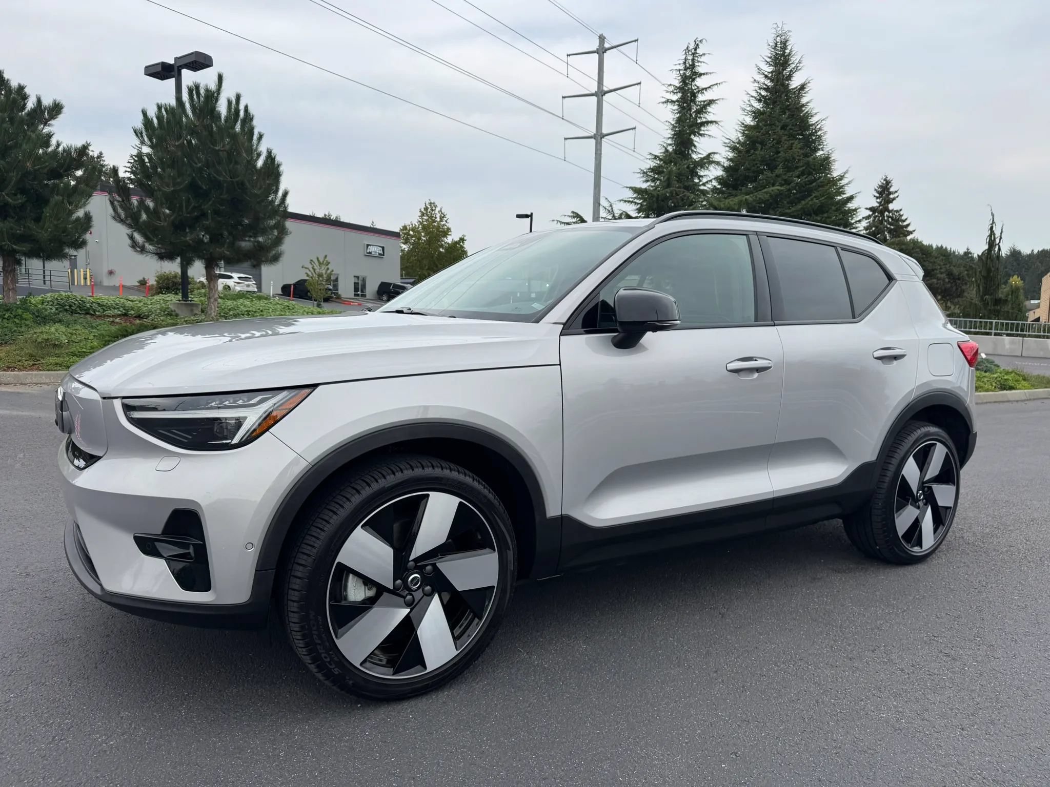 Used 2023 Volvo XC40 Recharge Ultimate w/ Protection Package Premier AWD/4WD image 5