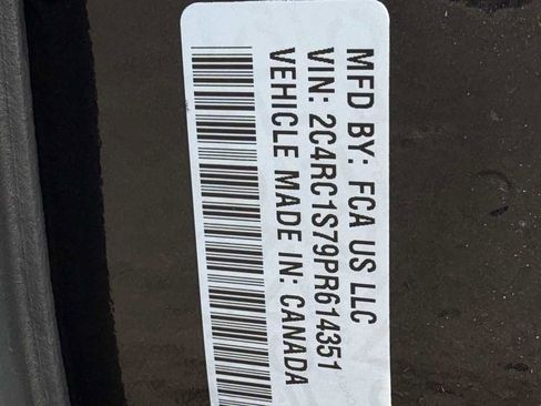 Used 2023 Chrysler Pacifica Limited image 26