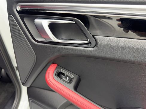 Used 2023 Porsche Macan Turbo image 42