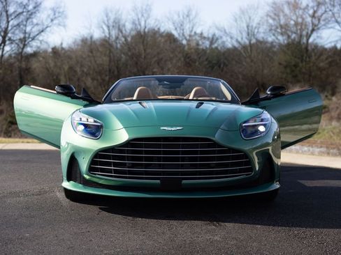 Used 2025 Aston Martin DB12 Volante image 13