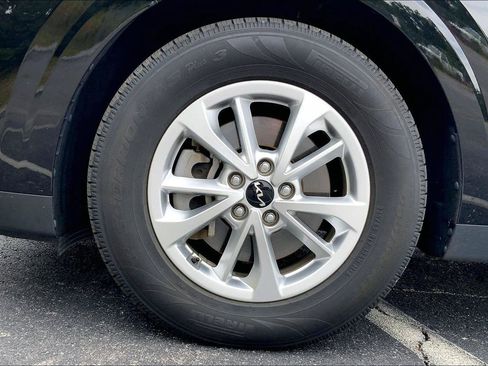 Used 2024 Kia Carnival LX FWD image 6