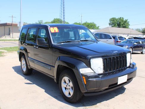 Used 2009 Jeep Liberty Sport RWD image 2