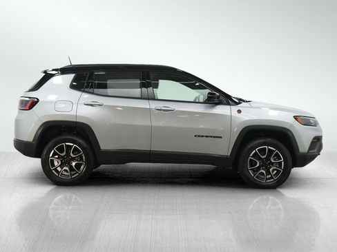 Used 2025 Jeep Compass Trailhawk AWD/4WD image 7