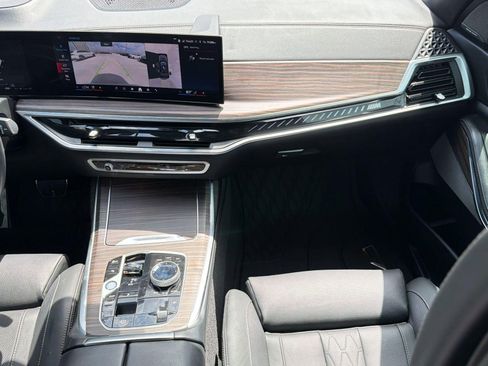 Used 2025 BMW X7 M60i AWD/4WD image 27