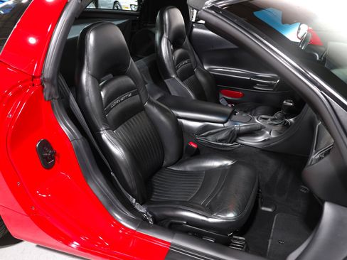Used 1997 Chevrolet Corvette Coupe w/ Memory Pkg RWD image 5