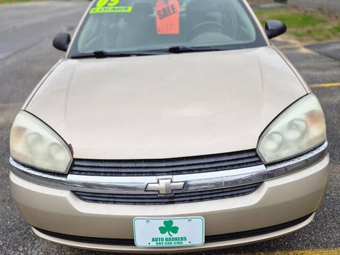 Used 2005 Chevrolet Malibu LS w/ Preferred Equipment Group FWD image 2