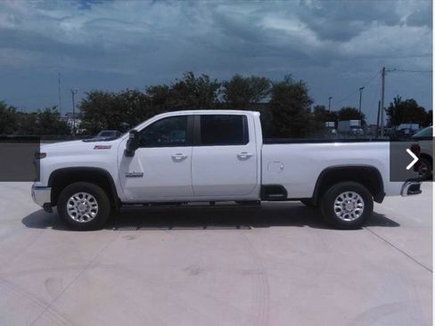 Used 2024 Chevrolet Silverado 2500 LT w/ Texas Edition AWD/4WD image 6